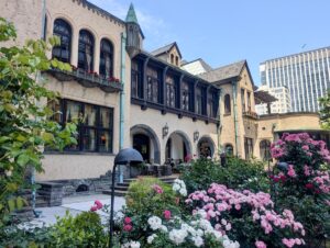3 Beautiful Rose Gardens Near Tokyo | Spring Day Trip Ideas