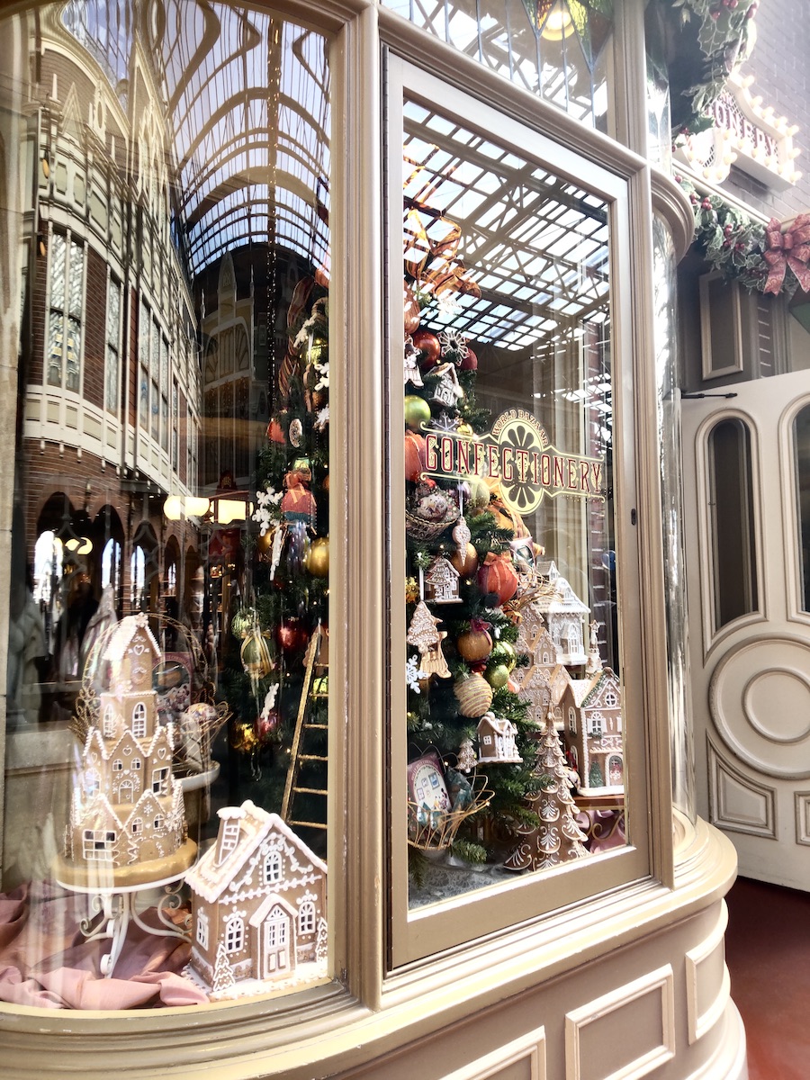 Classic confectionery storefront adorned with elegant Christmas decorations and sweet house models
